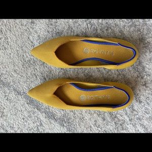 Rothys point in marigold